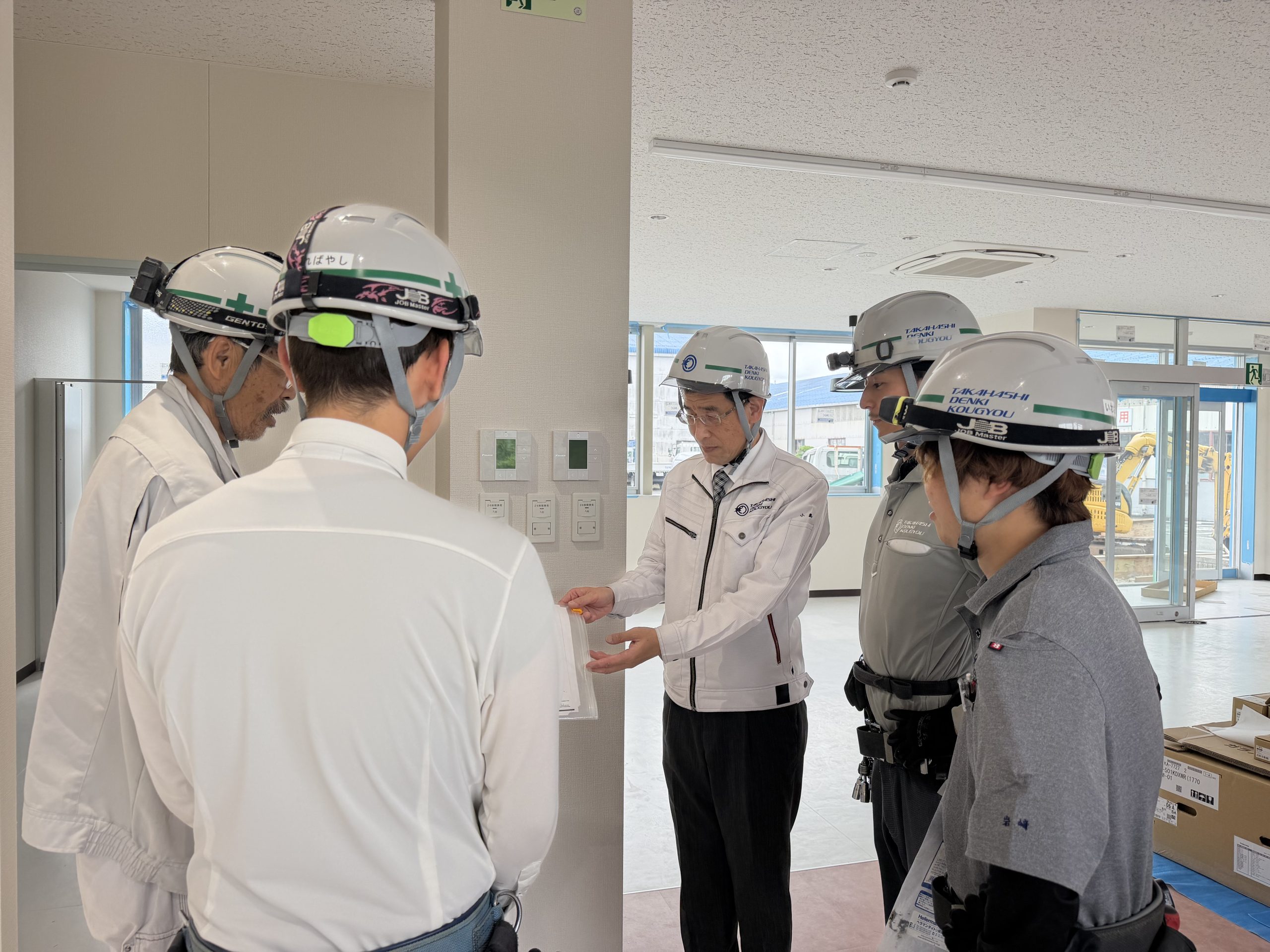 地域の暮らしと産業を支える髙橋電気工業の電気工事の現場